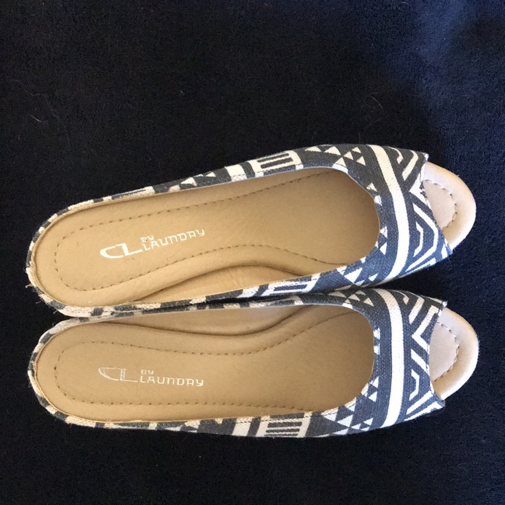 7 1/2 stack heels.C.L. By LAUNDRY rubber soles. Heel stack as an “espadrille”💗 - Picture 4 of 8